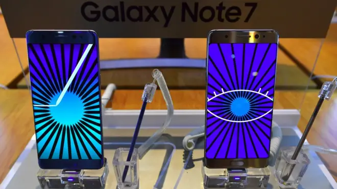 Samsung пришлось отозвать телефоны, так как они воспламеняются при зарядке