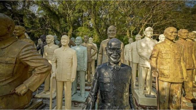 台北某公園內的蔣介石雕像
