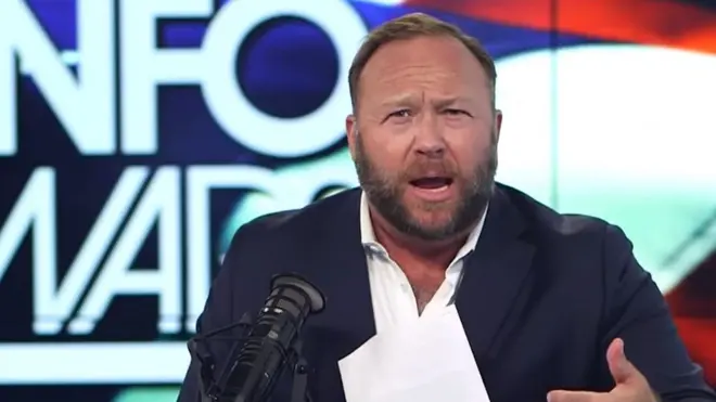 Создатель InfoWars Алекс Джонс