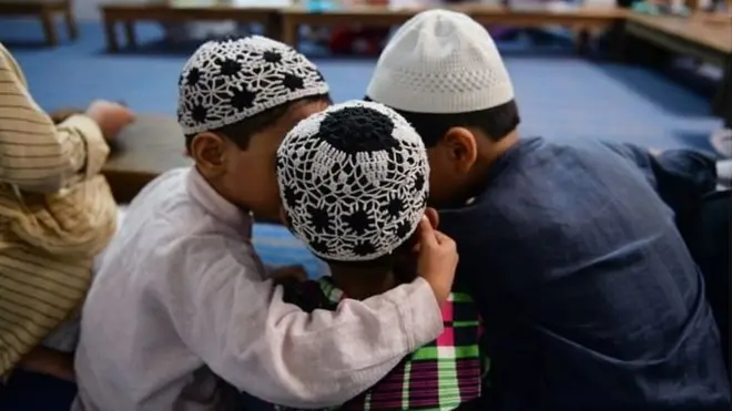 Kurikulum dalam pesantren, yang berkisar seputar Alquran dan hukum Islam, sudah membahas persoalan perceraian, tetapi tidak sangat rinci.