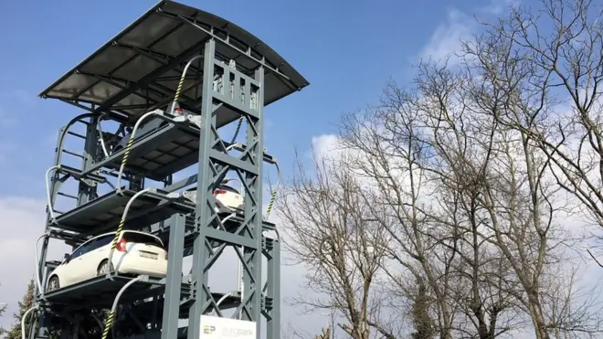 Rotirajući parking (Zagreb, Hrvatska, 15. februar 2018. godine)