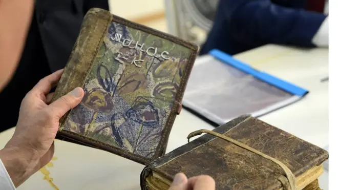 президент Жээнбеков китептин чыгышына көмөк көрсөтөрүн убада кылды.