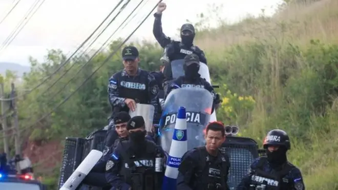 La unidad de policía de élite Cobra aseguró que no acatará órdenes del gobierno.