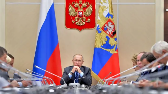 ولادیمیر پوتین در فرمان خود به اقدام‌های غیردوستانه آمریکا اشاره کرده است