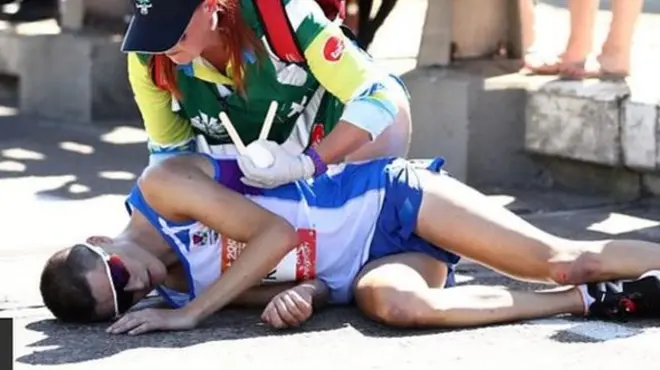 Hawkins kara inweta ọlaedo ma ọbụrụ na ọ gbara rue n'isi