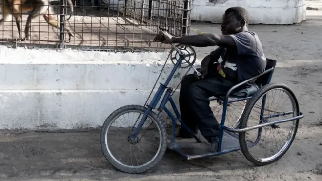 Man for wheelchair dey look monkey for DR Congo