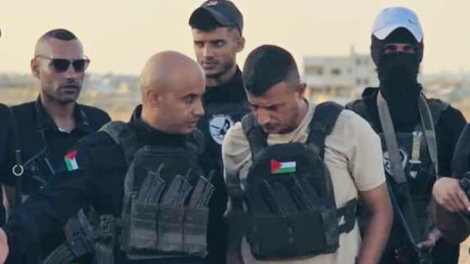 بعد مقتل أبو شباب المتهم بالتعاون مع إسرائيل، غسان الدهيني يتفقد عناصر القوات الشعبية بقطاع غزة، فمن هو؟