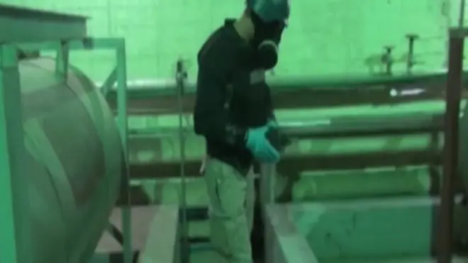 كان تحقيق مشترك اجرته الامم المتحدة ومنظمة حظر استخدام الاسلحة الكيمياوية خلص الى ان قوات الحكومة السورية مسؤولة عن 3 غارات استخدم فيها غاز الكلور