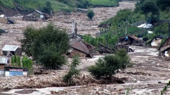 북한 매체인 내나라가 2016년 9월 함경북도 홍수피해 현장 사진을 공개했다. 내나라는 "지난 8월 29일부터 9월 2일 사이에 함북도지구를 휩쓴 태풍으로 인한 피해는 해방 후 처음으로 되는 대재앙" 이라고 덧붙였다. (내나라 홈페이지) 2016.9.19