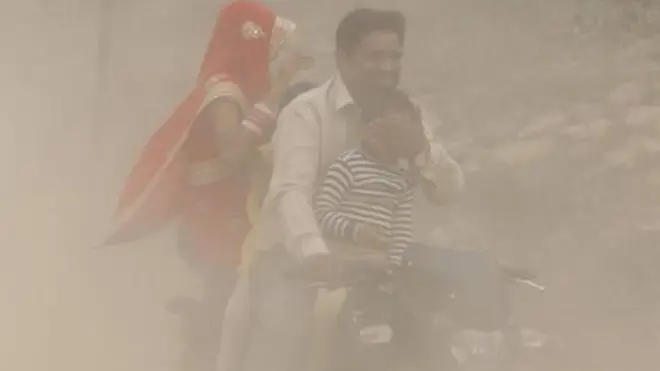 One family dey struggle wit di effects of air pollution inside Delhi
