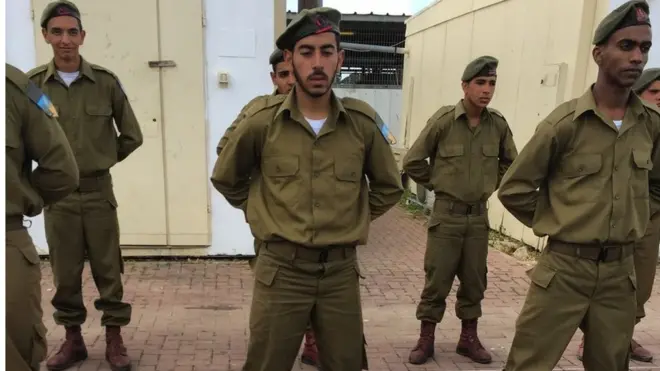 Ciidanka ka tirsan Gadsar ayaa ku dhaaranaya Quraanka inay daacad u yihiin Israel