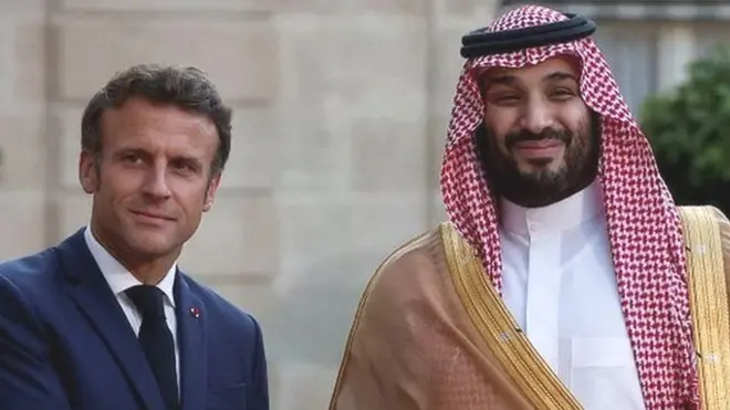 मैक्रों और प्रिंस मोहम्मद बिन सलमान