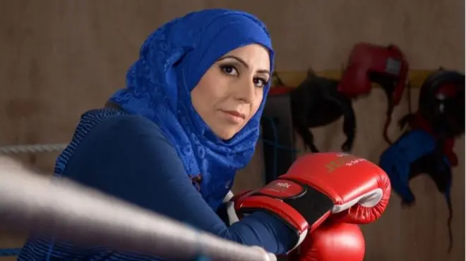 زہرا بٹ کے لیے باکسنگ کوچ بننے کا یہ سفر ہرگز آسان نہیں رہا کیونکہ انھیں لوگوں کی طرح طرح کی باتیں بھی سننی پڑی تھیں۔