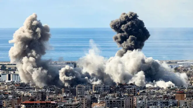 इसराइल ने बेरूत के दक्षिणी इलाक़ों में हमला किया था. इसके बाद वहां धुआं-धुआं हो गया था.