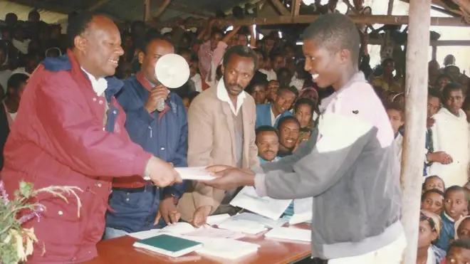 Obbo Taayyeen barataa cimaafi waan hundaaf sababa kan gaafatanidha jedhu kanneen isaan beekan