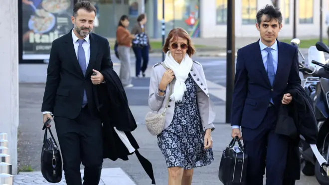 Gisèle Pelicot n'abashingwamanza biwe muri sentare rubamba i Avignon ku wa kabiri 