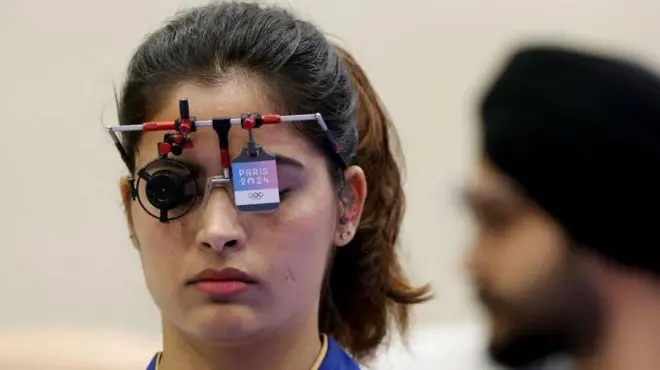 मनू भाकरने केलेला 'तो' फोन कॉल ज्यामुळे तिनं जिंकलं ऑलिंपिक पदक 