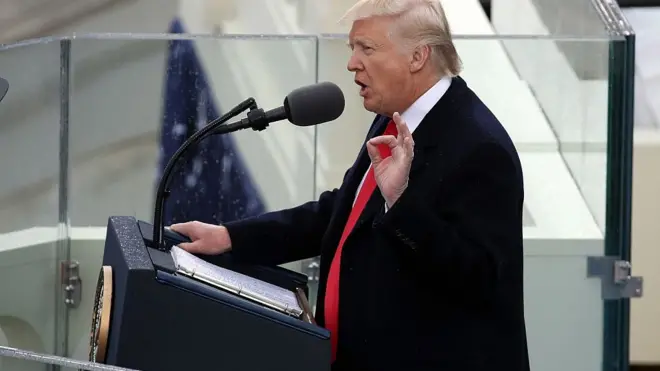 Donald Trump asumió la presidencia de Estados Unidos a las 12 del día en punto del 20 de enero de 2017.