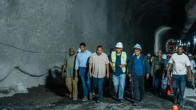 Aanga'oota mootummaa Holqa Sofomor yeroo daawwatan