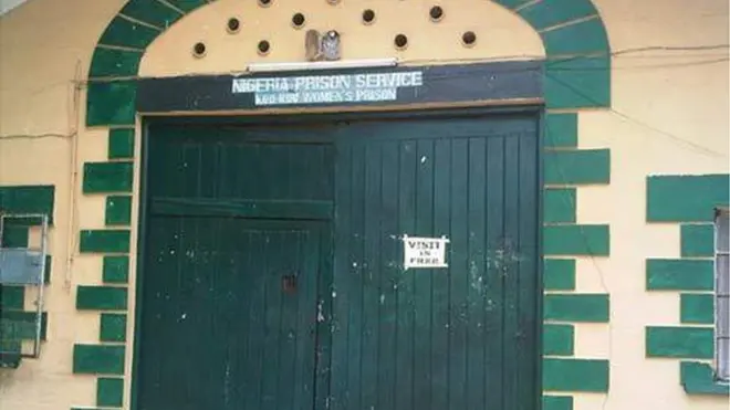 Iloro ọgba ẹwọn kan.