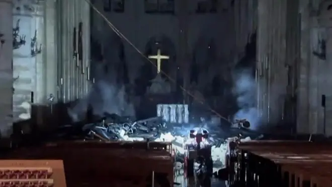 أنقذ رجال الإطفاء الهيكل الرئيسي لكاتدرائية نوتردام التاريخية، حسبما أعلنت خدمة الإطفاء في باريس.