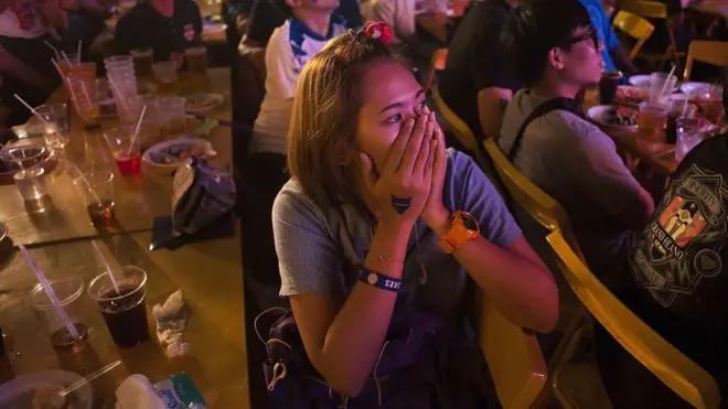 แฟนบอลขณะร่วมลุ้นการแข่งขันฟุตบอล