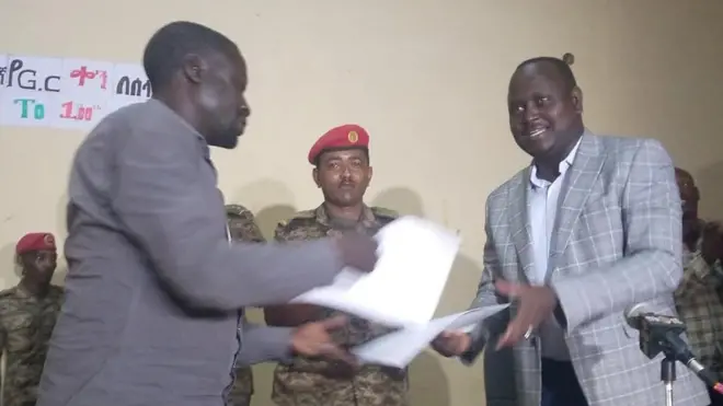 ርእሰ ምምሕዳር ኣይተ ኣሻድሊ ሓሰንን ነቲ ዕጡቕ ጉጅለ ዝወከለ ኣይተ ኣጀግናማው ማንግዋን