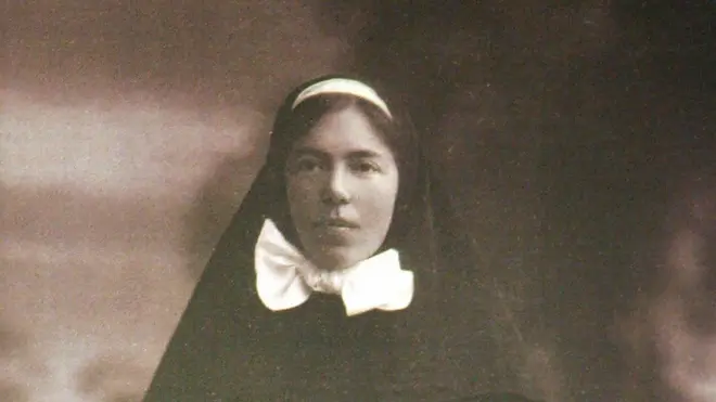 Великая княгиня Ольга Александровна, как и другие женщины рода Романовых, во время мировой войны работала сестрой милосердия