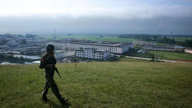 တိန့်ရွှီကျွင်း ရဲ့ သတင်းစကားက ‘’ကေအိုင်အေထိုးစစ်တွေ ရောက်တဲ့နေရာမှာ ရပ်လိုက်ဖို့ပဲ’’ လို့ ဆိုပါတယ်။