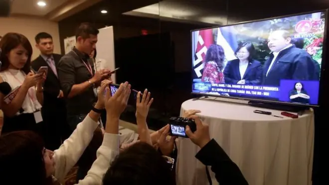 蔡英文晚間與奧蒂嘉和副總統穆裏略舉行雙邊會談，但隨團到訪尼加拉瓜的台灣媒體卻是在飯店的新聞中心看電視直播後才知道有關安排。