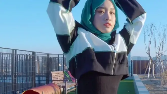 Плесачица у хиџабу