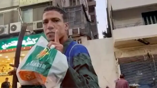 عامل النظافة