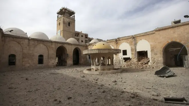Kondisi sebuah masjid yang rusak di Kota Al Bab, Suriah bagian utara. Konflik selama enam tahun di Suriah mengakibatkan banyak rumah ibadah yang hancur.
