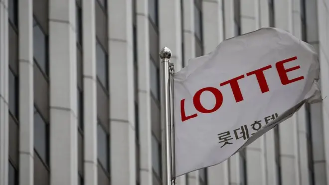 韓國樂天集團轉讓旗下的高爾夫球場土地，以便使韓國政府展開全面布署薩德作業，引起中國反彈，各地開始出現拒買韓貨與抵制樂天的風潮。