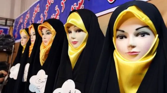 جیل بھیجے جانے والے 12 افراد میں سے آٹھ خواتین اور چار مرد شامل ہیں