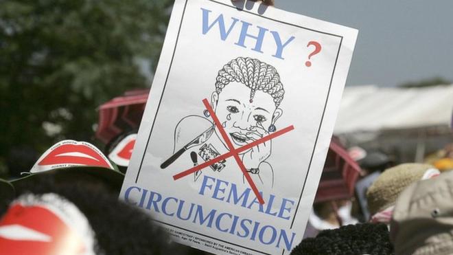 Una marcha contra la ablación genital femenina en Nairobi.