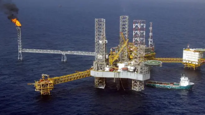 Plateforme d'exploitation pétrolière en eau profondeur