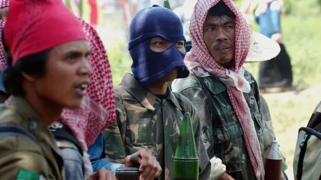 Anggota kelompok bersenjata Moro Islamic Liberation Front (MILF) di Filipina Selatan, 28 Maret 2004.