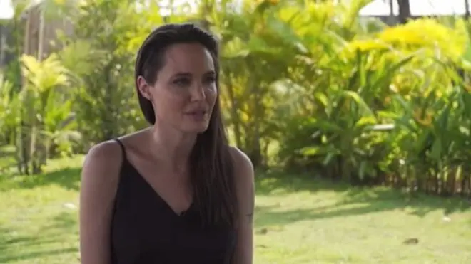 Анджелина Джоли