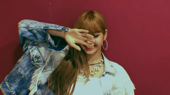 Lisa Blackpink, yang bernama asli Lalisa Manoban, lahir di Bangkok, Thailand 27 Maret 1997.