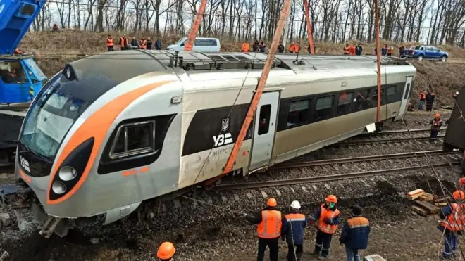 Аварія сталася 29 березня, з рейок зійшло шість із дев'яти вагонів, але ніхто не постраждав
