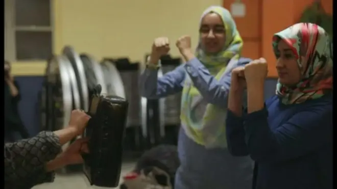 イスラム教女性に護身術 「恐怖の中で生きるのはよくない」