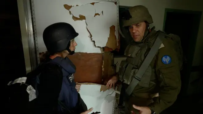 Lt Col Jonathan Conricus of the Israel Defense Forces (R) speaks to BBC correspondent Lucy Williamson (L) inside Al-Shifa Hospital, in Gaza City (15 November 2023)