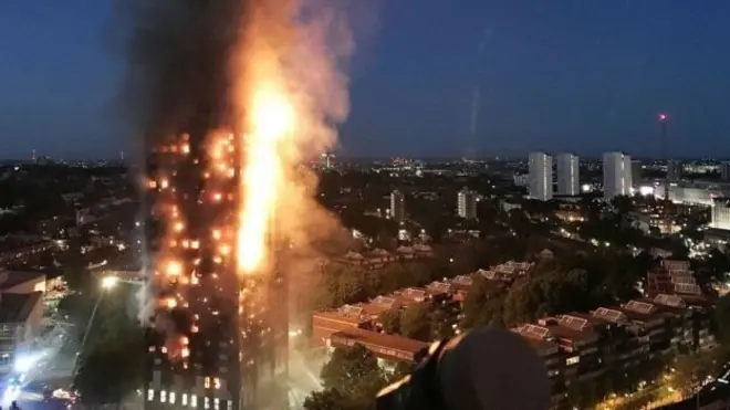 Пожежа у лондонській висотці забрала майже два десятки життів