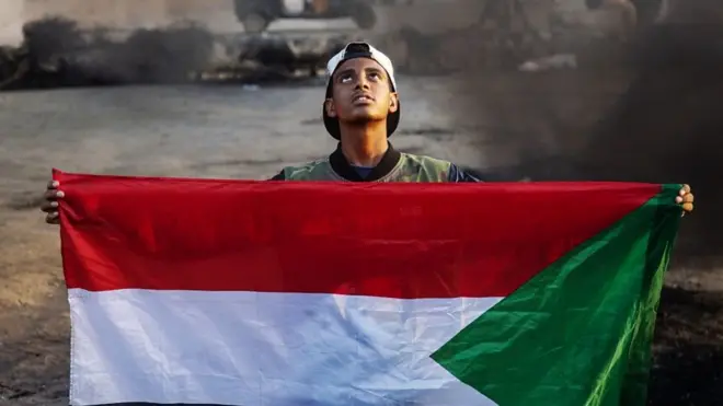 "الشارع السوداني يقود نفسه بنفسه"