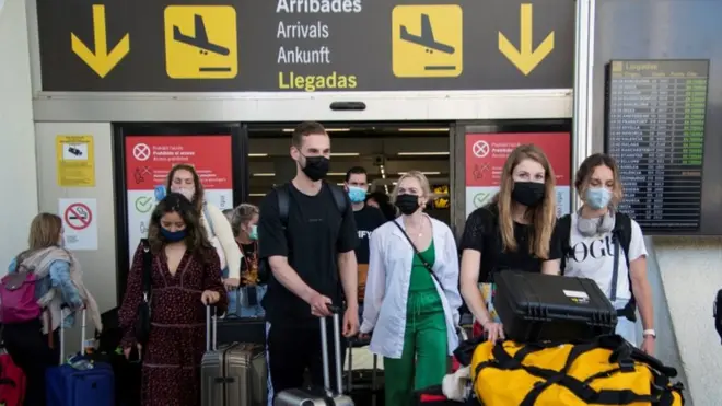 Espanha abriu a fronteira para turistas vacinados, mas Brasil está excluído da lista por apresentar 'especial risco epidemiológico'