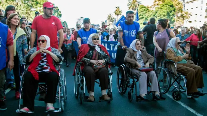 Plaza de Mayo Anneleri'nin bugün önemli bir bölümü yaşlanmış görünüyor