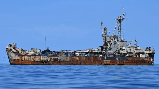 साउथ चाइना सी में खड़ा सिएरा माद्रे युद्धपोत