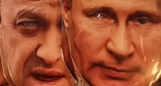 वागनर ग्रुप के नेता येवगेनी प्रिगोज़िन और रूस का राष्ट्रपति पुतन का फ़ेस मास्क रूस के बाज़ार में बिकते हुए