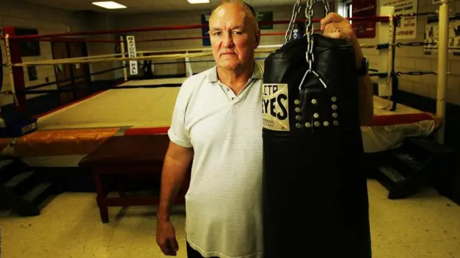 تصویر چاک وپنر در بایون، شهر دوران کودکیاش در سال ۲۰۰۶